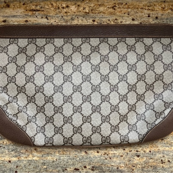 Authentic GUCCI clutch - Picture 7 of 15
